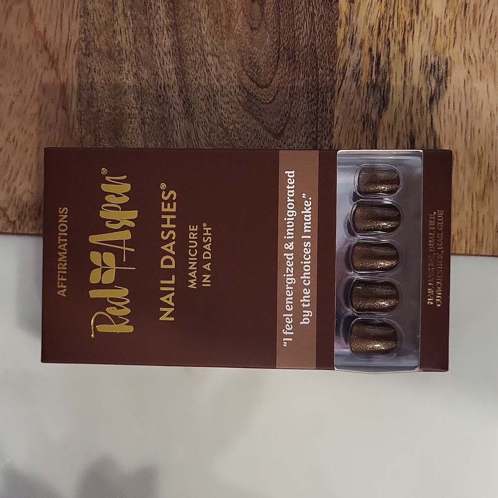 Red Aspen Annie Ruth is Energized Nail Dashes